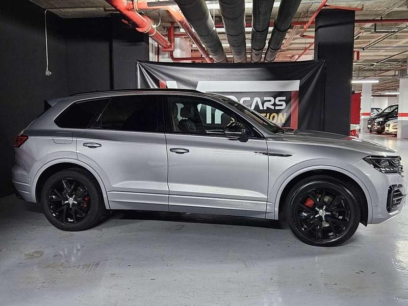 Usado VW Touareg R-line 286 CV (210 kW) 2020 Gris / plata SUV