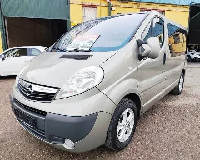 Usado Opel Vivaro 114 HP (83 kW) 2011 Bege Monovolume