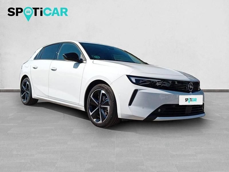 Usado Opel Astra Edition 130 CV (95 kW) 2025 Blanco Berlina