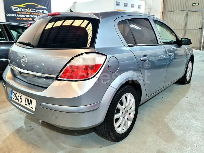 Usado Opel Astra Essentia 90 CV (66 kW) 2005 Azul Berlina
