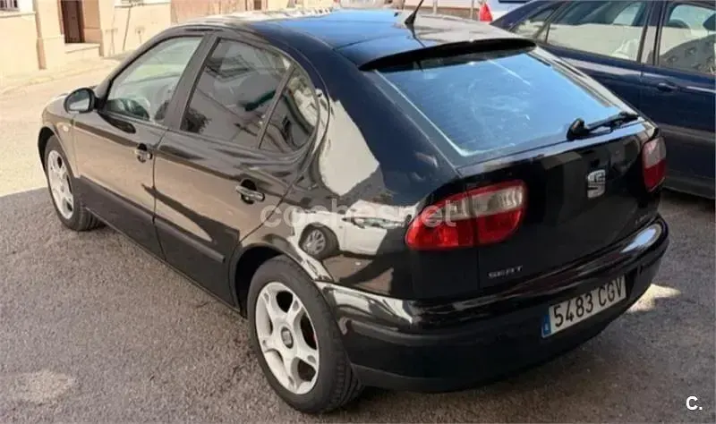 Usado Seat Leon Stella 105 CV (77 kW) 2003 Negro Utilitario