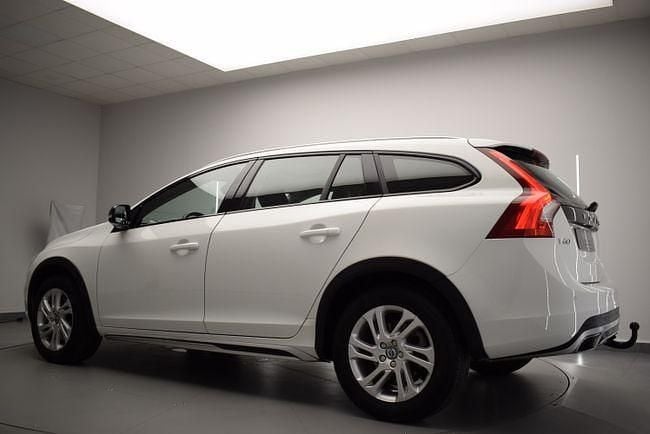 Usado Volvo V60 Momentum 149 CV (109 kW) 2016 Blanco Familiar