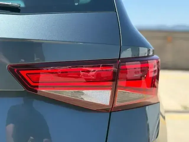 Usado Seat Ateca Style 150 CV (110 kW) 2022 Gris SUV