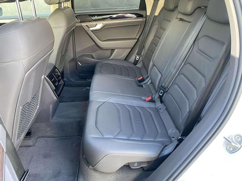 Usado VW Touareg Elegance 286 CV (210 kW) 2022 Gris SUV