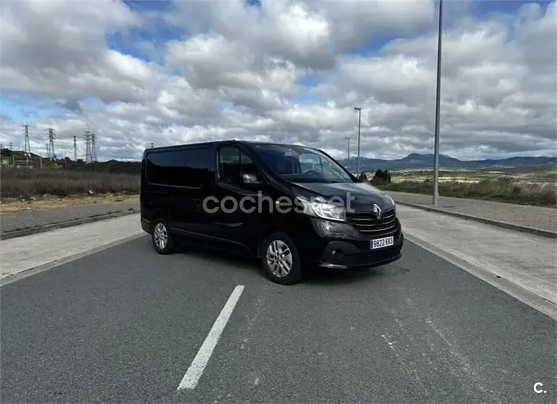 Usado Renault Trafic 120 CV (88 kW) 2019 Negro Monovolumen