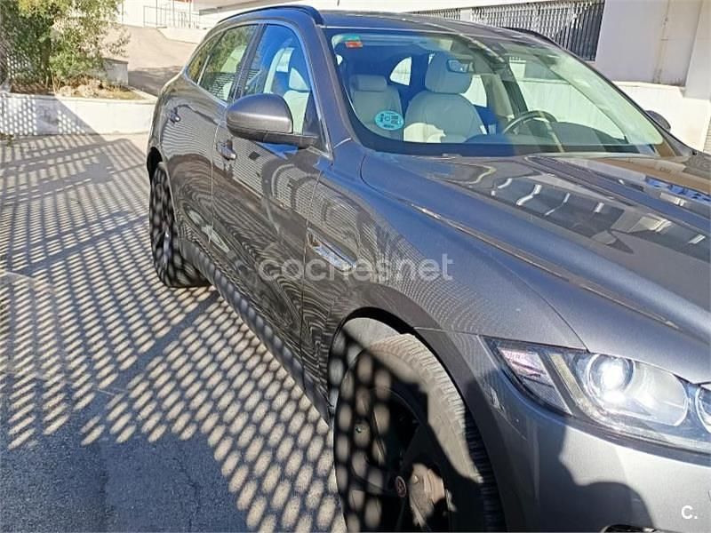 Usado Jaguar F-Pace Prestige 250 CV (183 kW) 2019 Gris / plata SUV
