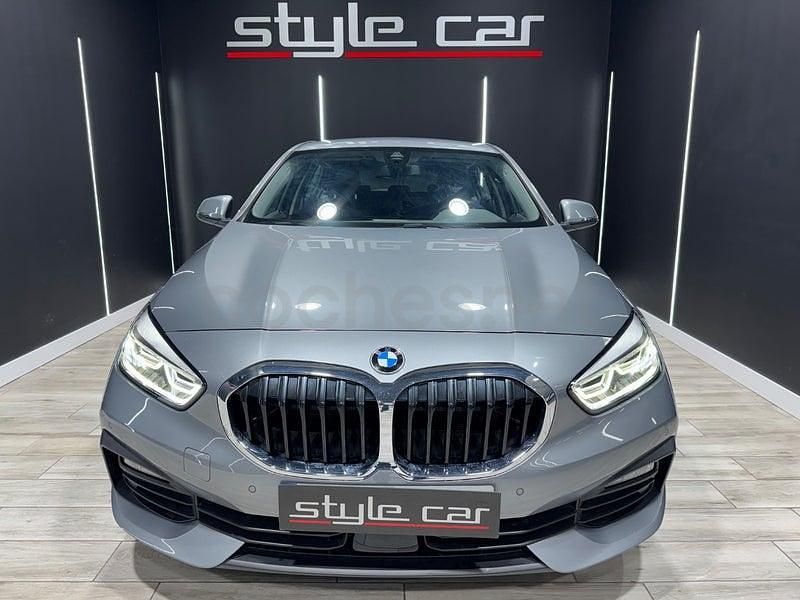 Usado BMW 118 Comfort Edition 136 CV (100 kW) 2022 Gris / plata Utilitario