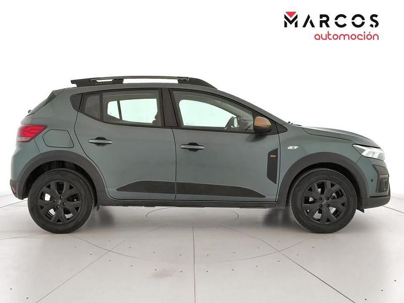 Usado Dacia Sandero Extreme 101 CV (74 kW) 2025 Verde Berlina