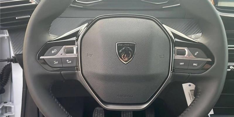 Usado Peugeot 208 Active 102 CV (75 kW) 2024 Blanco Utilitario