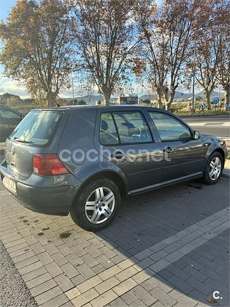 Usado VW Golf IV Highline 105 CV (77 kW) 2002 Gris / plata Familiar