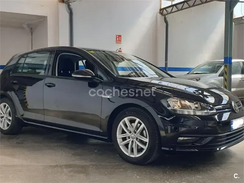 Usado VW Golf VIII Edition 130 HP (95 kW) 2020 Preto Sedan