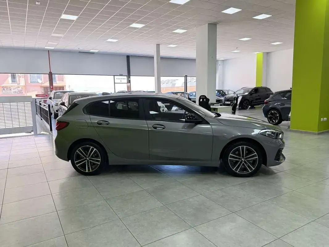 Usado BMW 118 150 CV (110 kW) 2022 Gris Utilitario