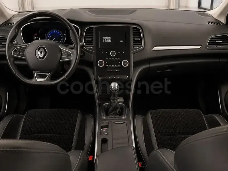 Usado Renault Mégane GrandTour Zen 130 CV (95 kW) 2017 Azul Familiar