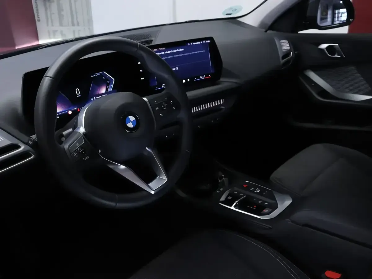 Usado BMW 116 Comfort Edition 122 CV (89 kW) 2025 Negro Utilitario