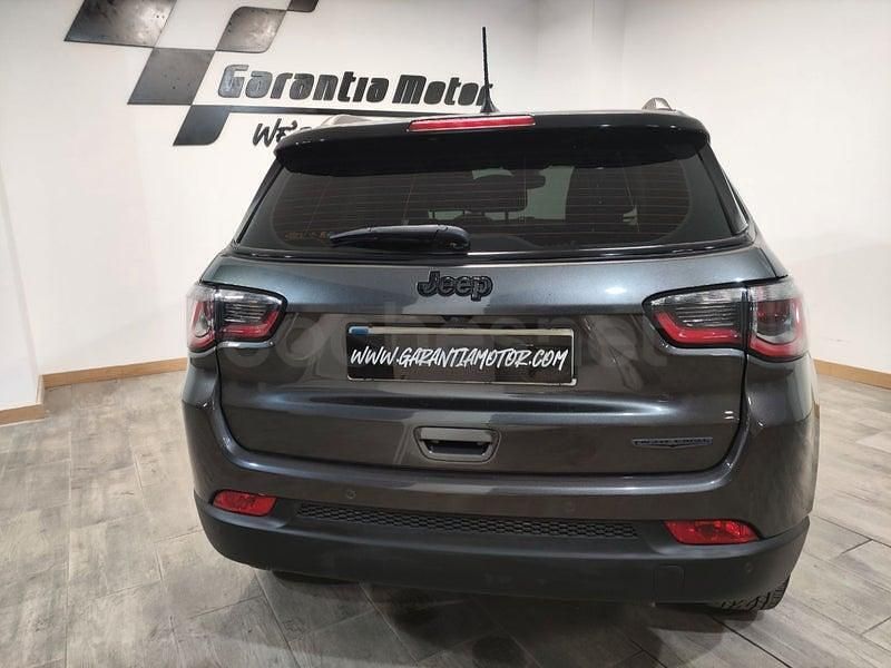 Usado Jeep Compass Night Eagle 140 CV (102 kW) 2018 Marrón SUV
