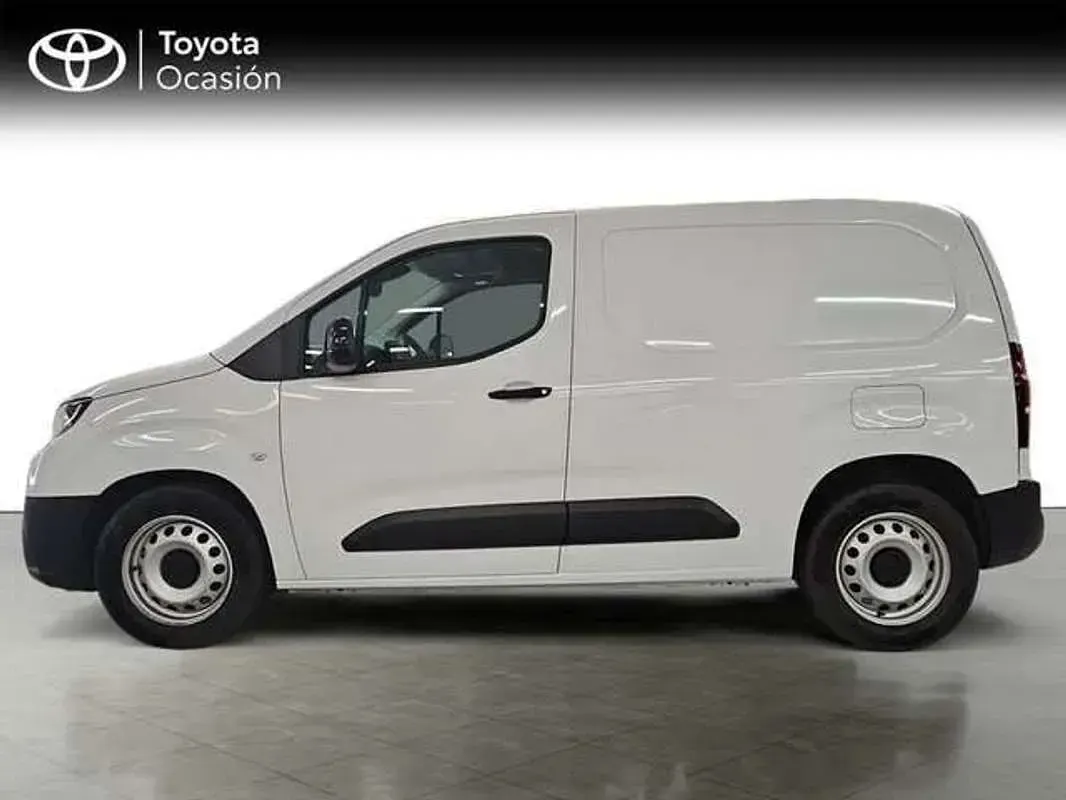 Używany Toyota Proace City Active 100 kW (136 KM) 2025 Biały Minivan