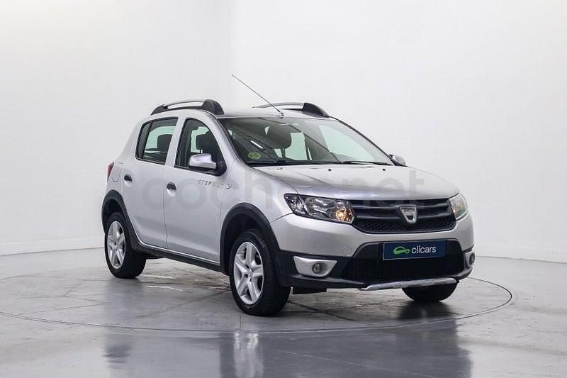 Usado Dacia Sandero Stepway 90 CV (66 kW) 2013 Gris / plata Berlina