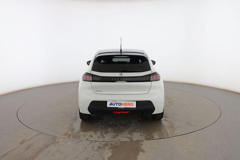 Usado Peugeot 208 Style 101 CV (74 kW) 2021 Blanco Utilitario