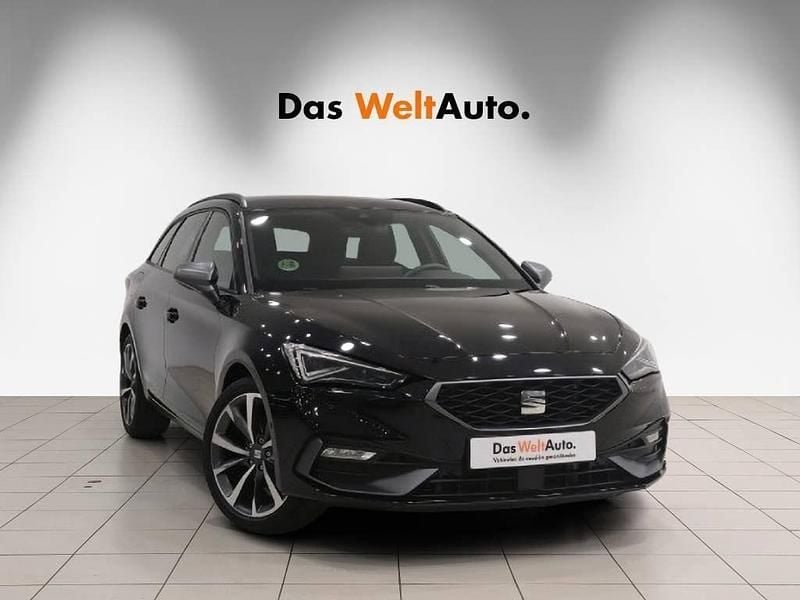 Usado Seat Leon FR 150 CV (110 kW) 2025 Negro Familiar