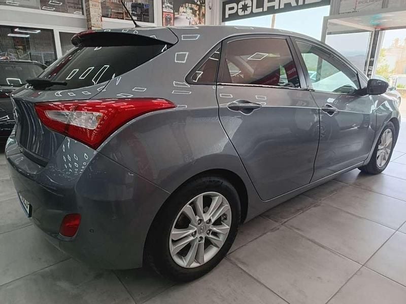 Usado Hyundai i30 GO! 101 CV (74 kW) 2014 Gris Utilitario