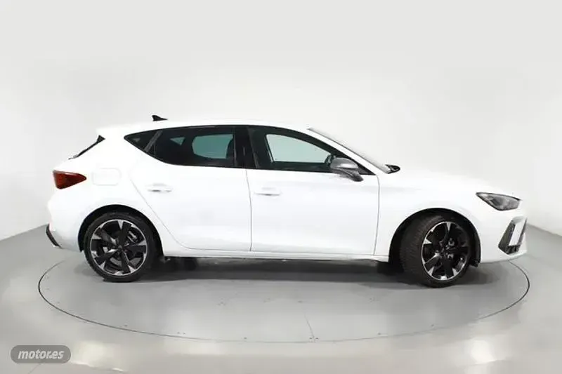 Usado Cupra Leon 150 CV (110 kW) 2025 Blanco Berlina