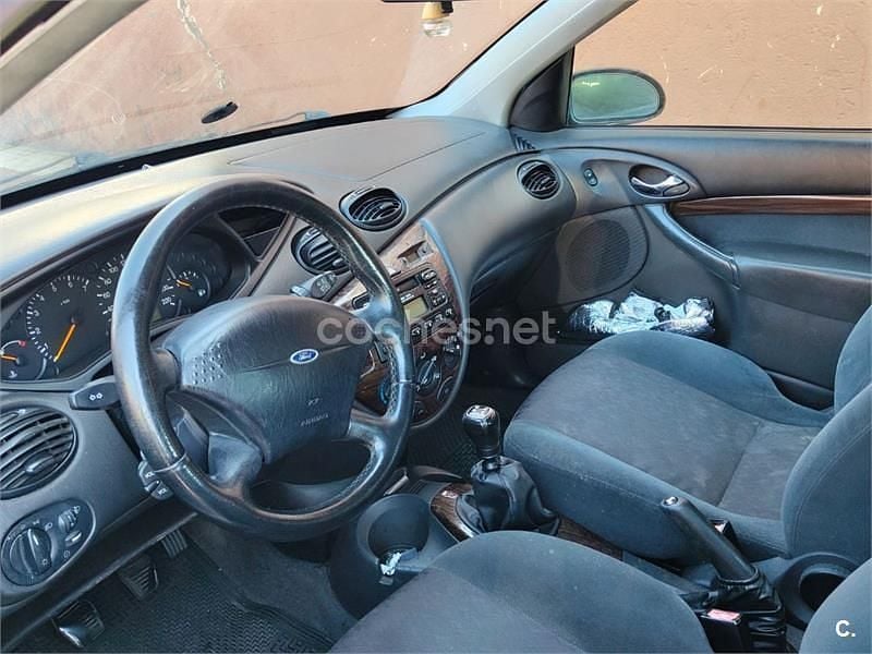 Verde Usado 2000 Ford Focus Ghia Berlina | 450 € (Precio justo) - Imagen 1/4