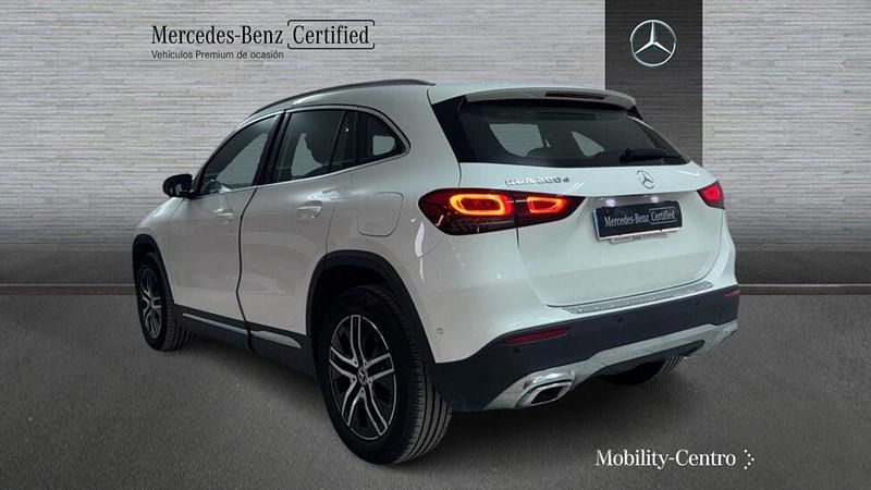 Usado Mercedes GLA200 Progressive 150 CV (110 kW) 2023 Blanco polar  pintura unicolor SUV