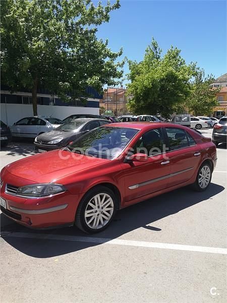 Usado Renault Laguna II Dynamique 120 CV (88 kW) 2005 Rojo Berlina