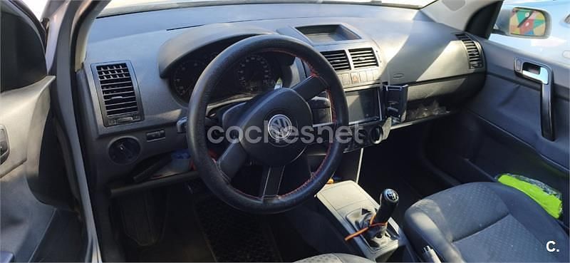 Usado VW Polo Trendline 64 CV (47 kW) 2004 Gris / plata Utilitario