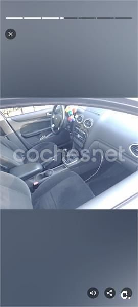 Usado Ford Focus Ghia 136 CV (100 kW) 2005 Gris / plata Berlina