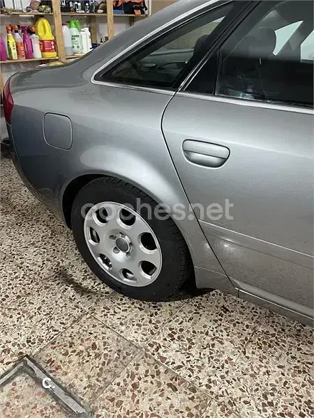 Usado Audi A6 150 CV (110 kW) 2004 Gris / plata Berlina