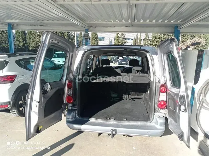 Usado Peugeot Partner Tepee Active 100 CV (73 kW) 2016 Gris / plata Monovolumen