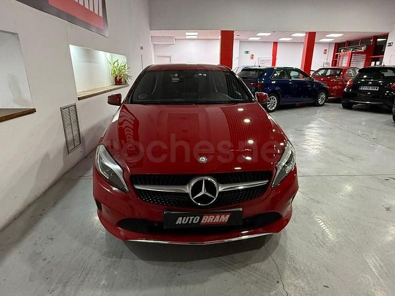 Usado Mercedes A180 Urban 122 CV (89 kW) 2016 Rojo Berlina