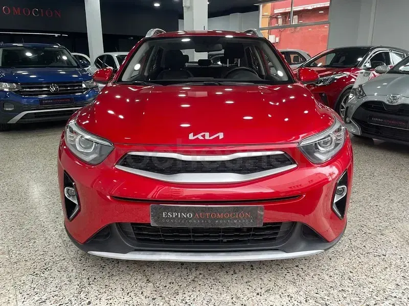 Usado Kia Stonic 100 CV (73 kW) 2022 Rojo SUV