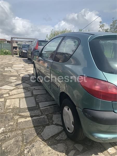 Usado Peugeot 206 75 CV (55 kW) 2000 Verde Berlina