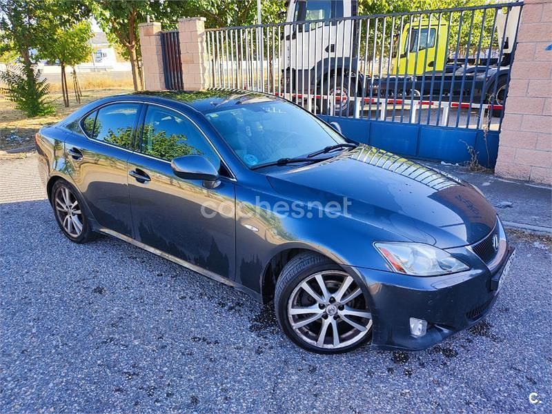 Negro Usado 2006 Lexus IS250 Sport Line Berlina | 7300 € - Imagen 1/4