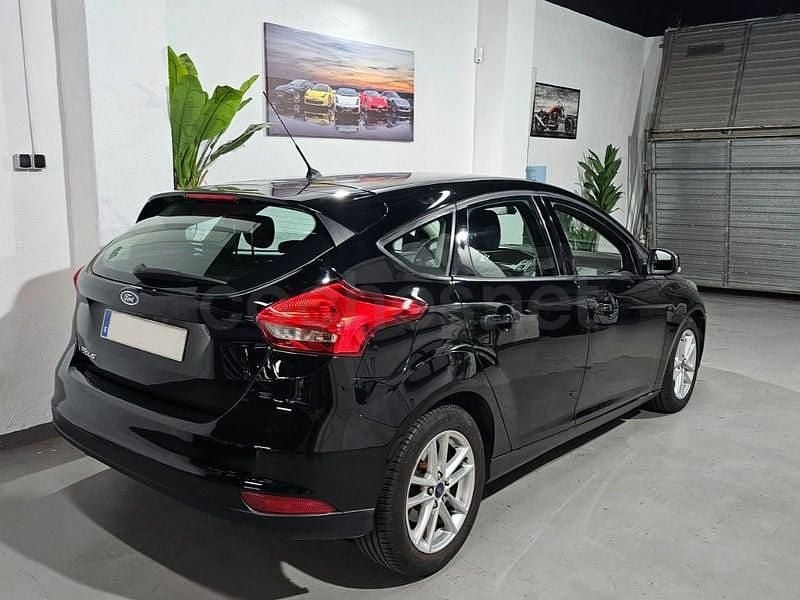Usado Ford Focus Trend 120 CV (88 kW) 2017 Negro Berlina
