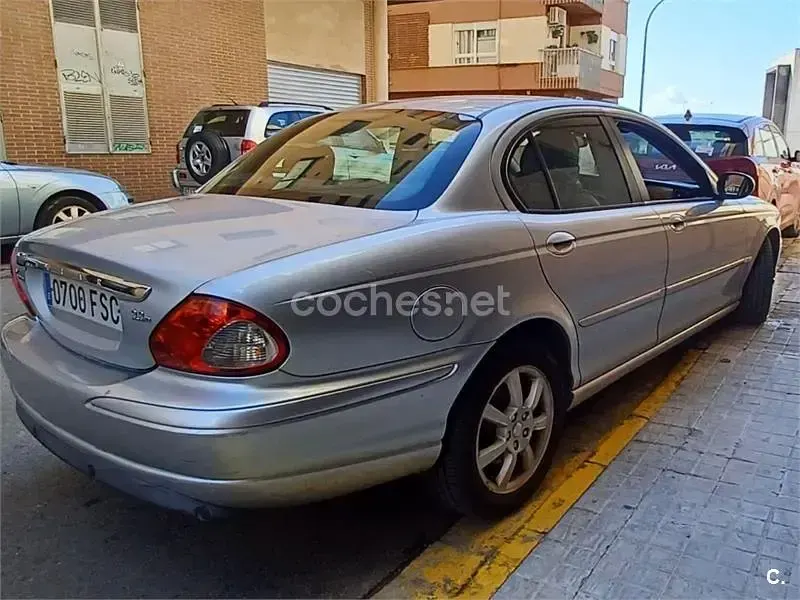 Usado Jaguar X-type Classic 155 CV (114 kW) 2007 Gris / plata Berlina