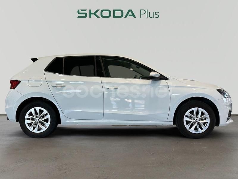 Usado Skoda Fabia Selection 95 CV (69 kW) 2024 Blanco Berlina
