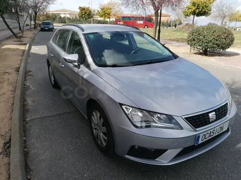 Usado Seat Leon Reference 115 CV (84 kW) 2019 Gris / plata Familiar
