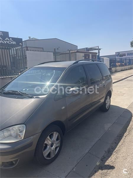 Gris / plata Usado 2001 Ford Galaxy Trend Monovolumen | 3500 € - Imagen 1/4