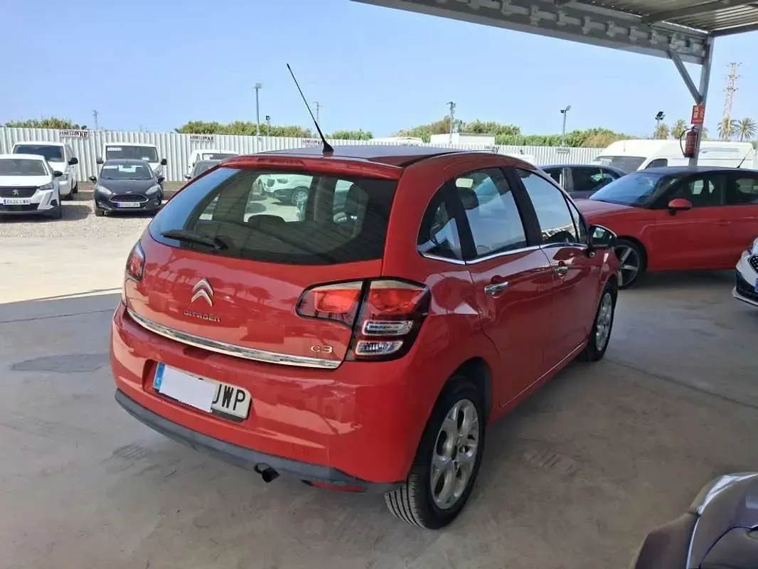 Usado Citroën C3 PureTech 82 CV (60 kW) 2017 Rojo Utilitario