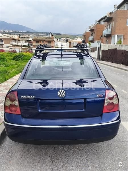 Usado VW Passat Highline 130 CV (95 kW) 2001 Azul Berlina