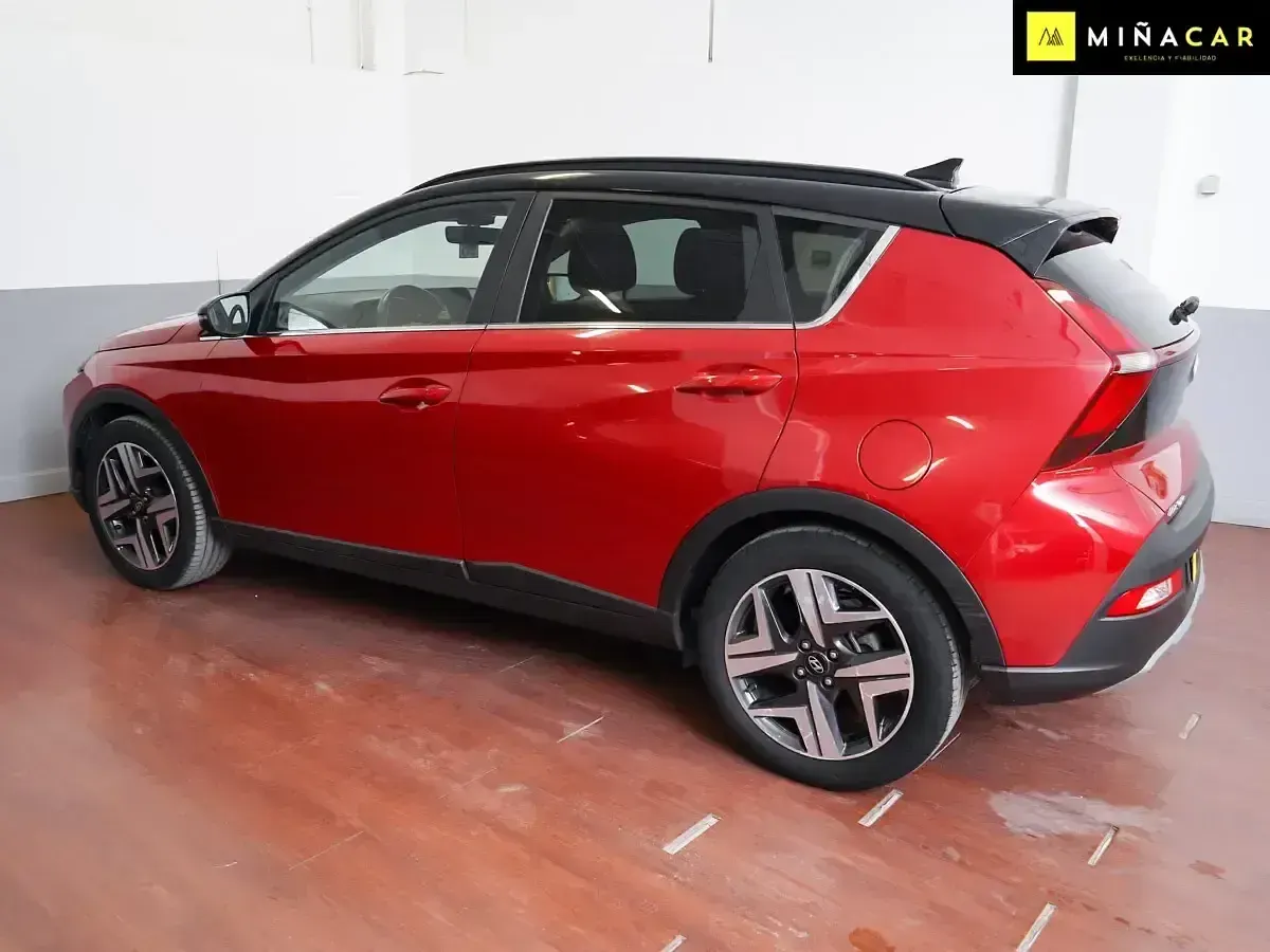 Usado Hyundai Bayon Blackline 100 CV (73 kW) 2022 Rojo SUV