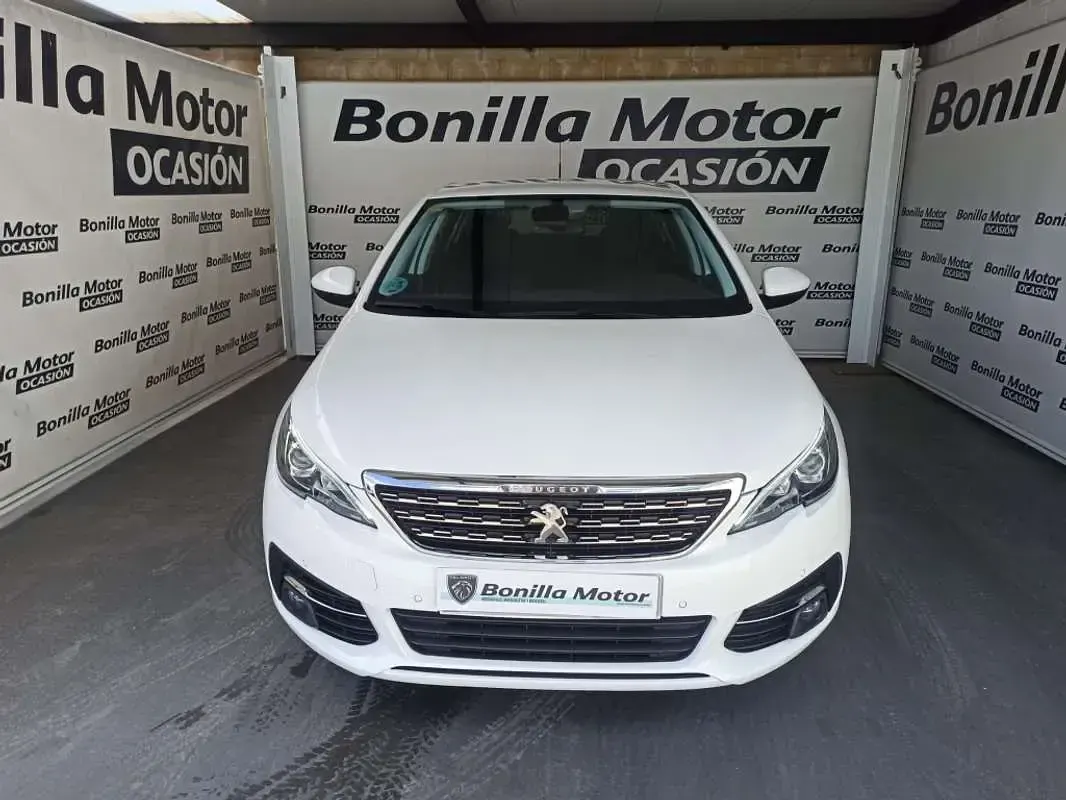 Usado Peugeot 308 Allure 131 CV (96 kW) 2020 Blanco Berlina