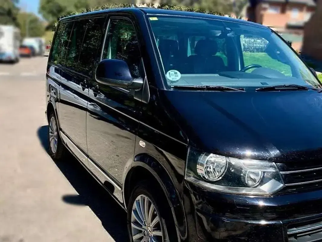 Usado VW Multivan Highline 179 CV (131 kW) 2010 Negro Monovolumen