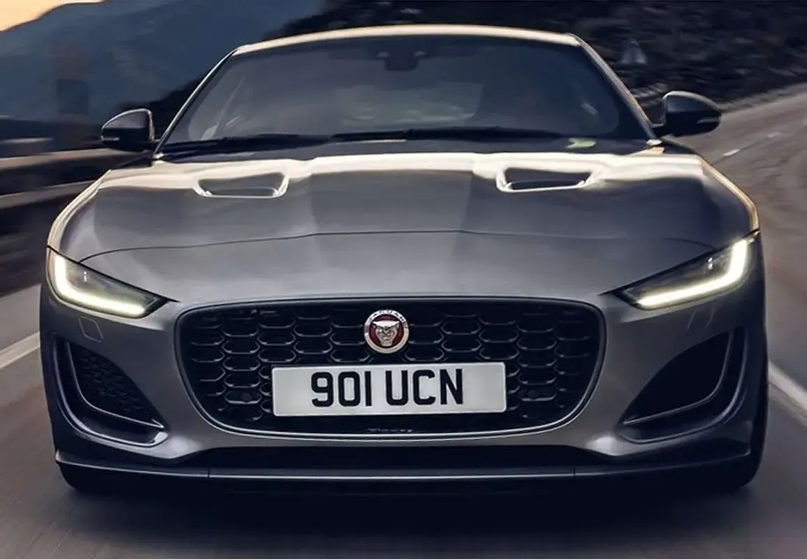 Usado Jaguar F-Type R-Dynamic 300 CV (220 kW) 2021 Gris Coupe