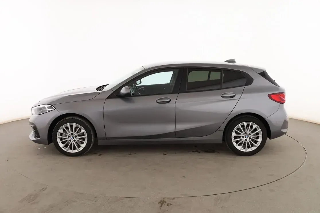 Usado BMW 118 Comfort Edition 136 CV (100 kW) 2022 Gris Berlina