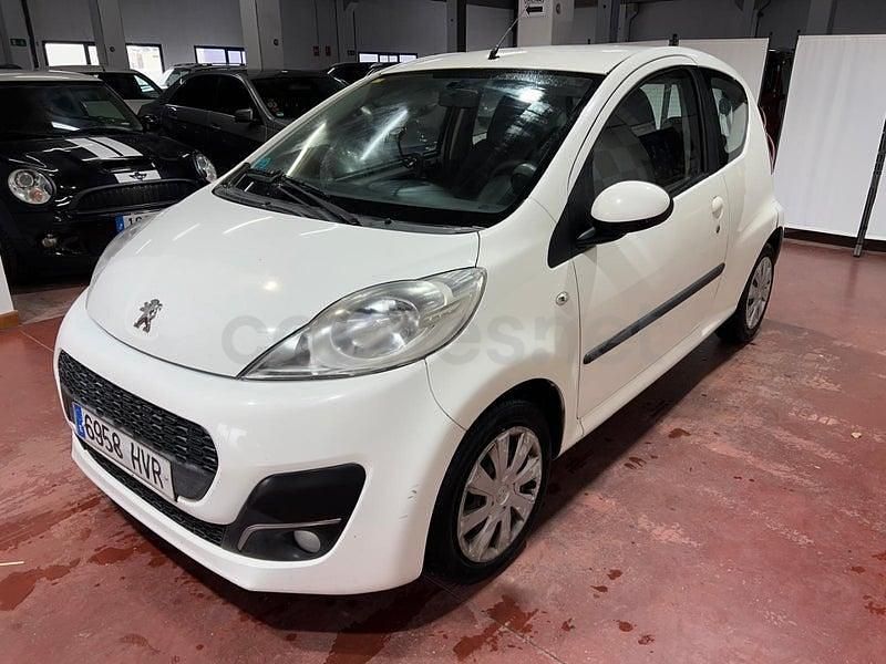 Usado Peugeot 107 Active 68 CV (50 kW) 2014 Blanco Utilitario