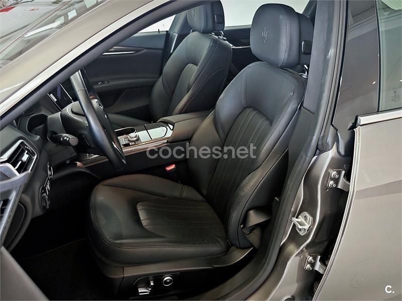 Usado Maserati Ghibli GT 330 CV (242 kW) 2023 Gris / plata Berlina